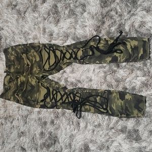 Fugitive pants with front lace. Very stretchy.